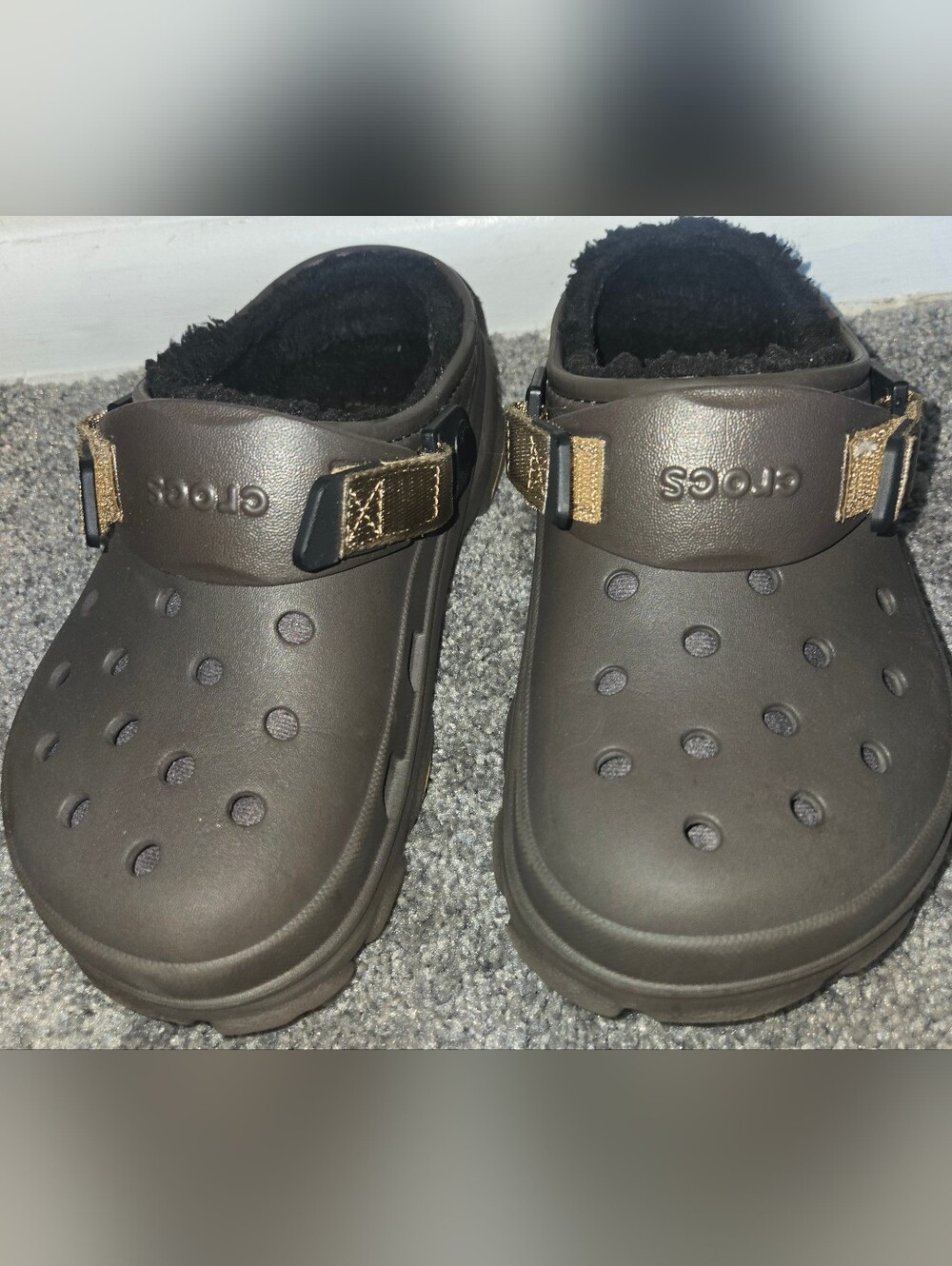 CROCS Unisex Fuzz-Lined Clogs in Dark Brown